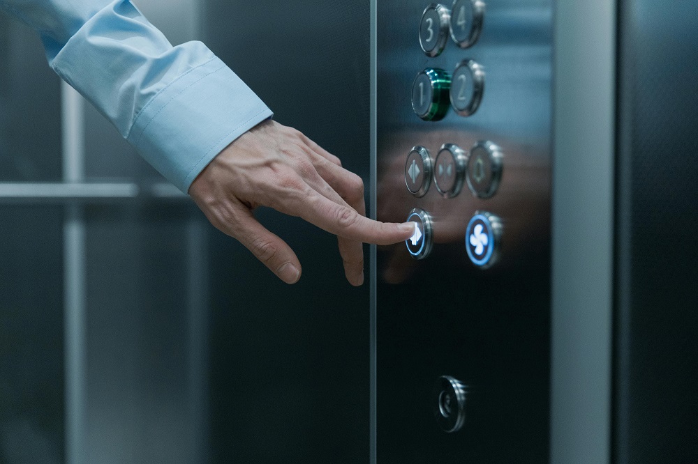 ¿Y si el ascensor solo subiera con llave?